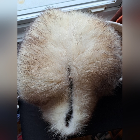 Real fur scarf shawl wrap, white fur with black tips, 40.5 inches long - Picture 15 of 15